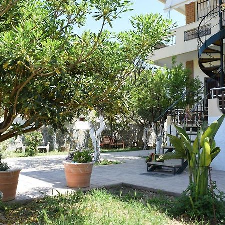 Modern Apartment With Garden Kíszamosz Kültér fotó
